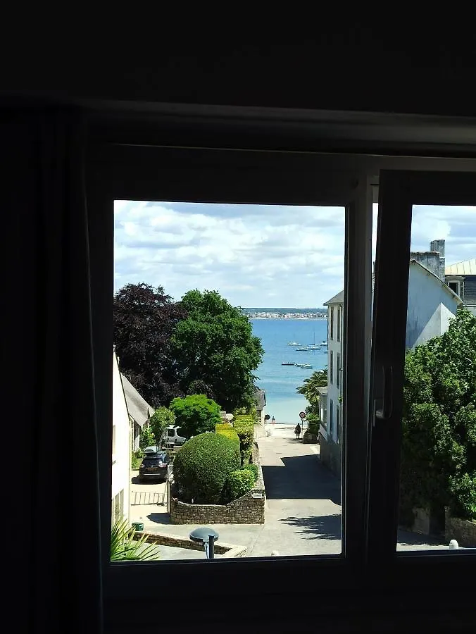 Hotel De La Cale Fouesnant 2*,