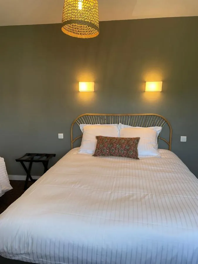**  Hotel De La Cale Fouesnant Frankrijk